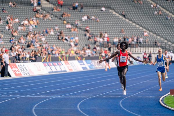 Deutscher Meister ueber 5000m Mohamed Mohumed (LG Olympia Dortmund) waehrend der deutschen Leichtathletik-Meisterschaften im Olympiastadion am 25.06.2022 in Berlin